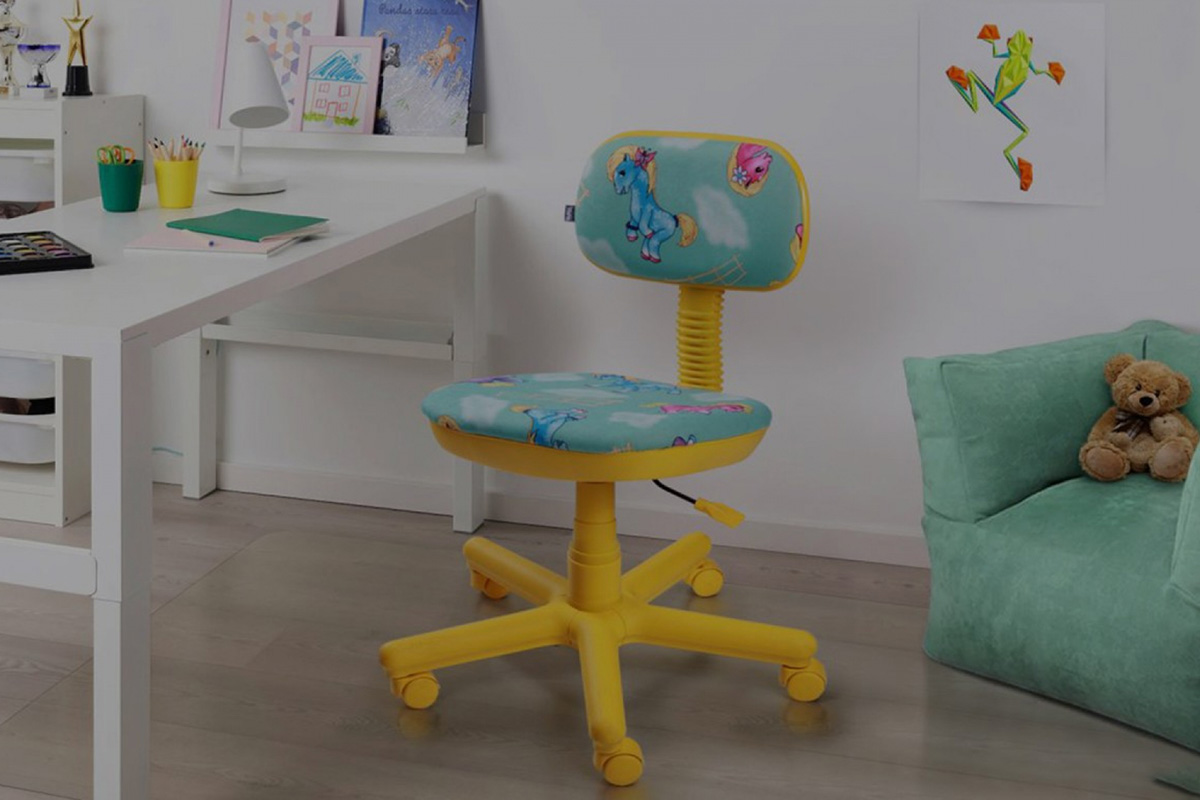 Дитячий стілець для письмового столу