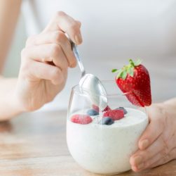Домашній йогурт виготовлений за допомогою бактеріальної закваски