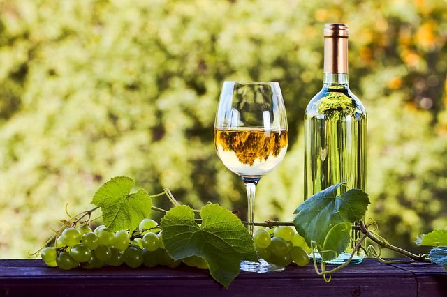 Білі вина не варто зберігати більше двох-трьох років