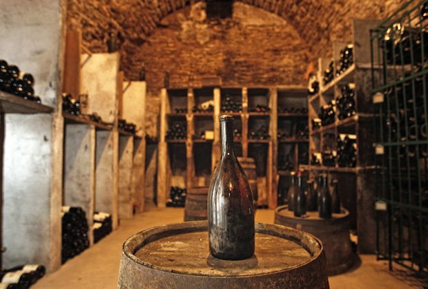 Пляшка «жовтого вина» (Vin Jaune) врожаю 1774 року передається Вже вісьмома поколіннямі власніків