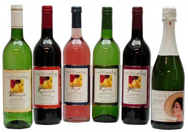 Пляшки з безалкогольним вином