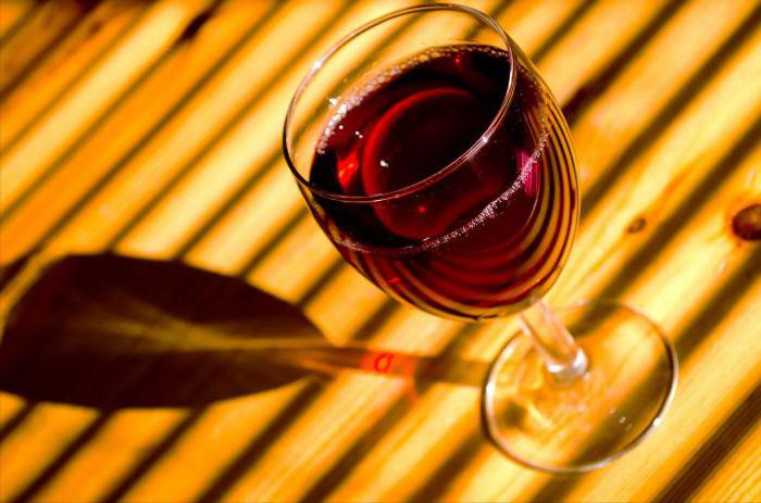 Що їдять з червоним напівсолодким вином