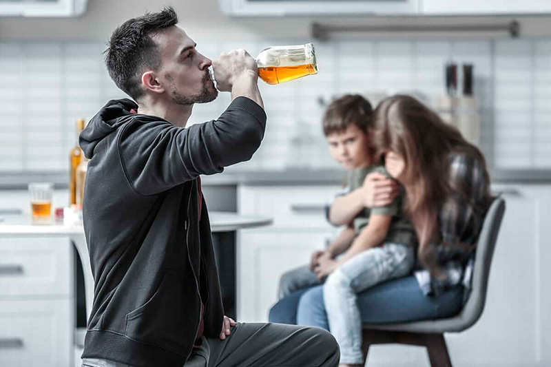 Лечение алкоголизма у мужчины для сохранения семьи