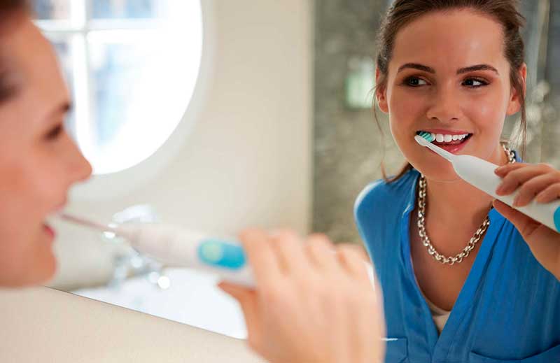 Эффективный уход и чистота полости рта с помощью электрической зубной щетки