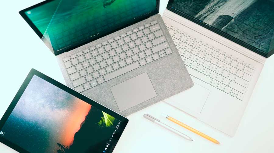 Ноутбук и планшет на столе