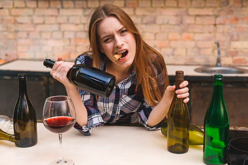 Употребление алкоголя без повода: женский алкоголизм у молодой девушки