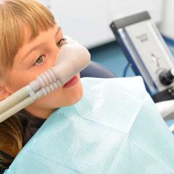 Лікування зубів під седацією: як це працює?