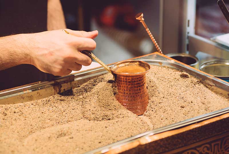 Процес приготування турецької кави