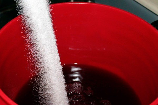Як розрахувати кількість цукру для вина