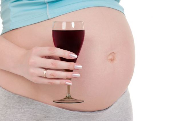 Чи можна пити вино при вагітності