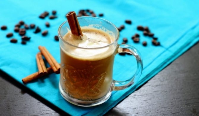 Можна приготувати лікер з згущеного молока, кави і горілки, але можна також зробити відмінний кавовий коктейль в мікрохвильовці.