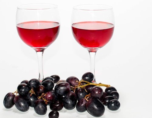 Натуральні і кріплені десертні вина. У чому відмінність від інших напоїв?