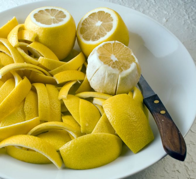 очищені лимони