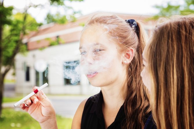 Підлітки-вейпери: що потрібно знати батькам про шкоду електронних сигарет - зображення №2