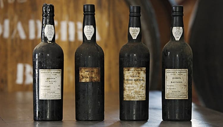 Портвейн це дивовижне кріплене вино, батьківщиною якого вважається Португалія.