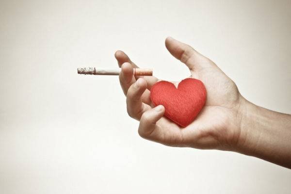 Після куріння болить серце
