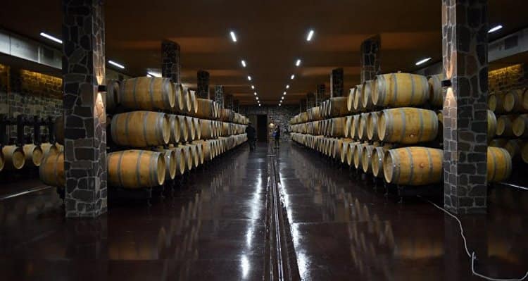 Виробник вина Лихни це Сухумський винний завод.