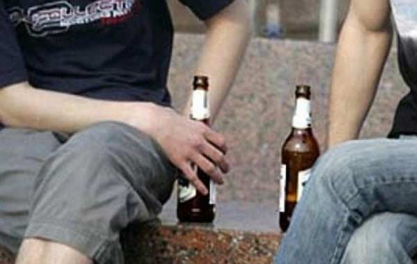 розпивання спиртних напоїв у громадських місцях