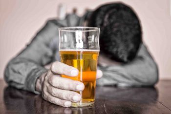 Розріджує кров алкоголь: міф чи реальність