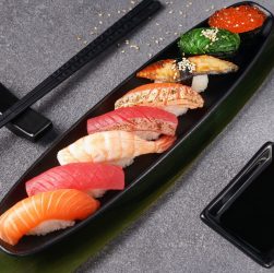 Сет-лодочки из разных видов суши