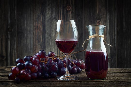 У чистому вигляді вино найкраще доповнять смажений мигдаль або оливки
