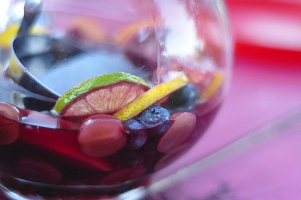 Вино з фруктами.